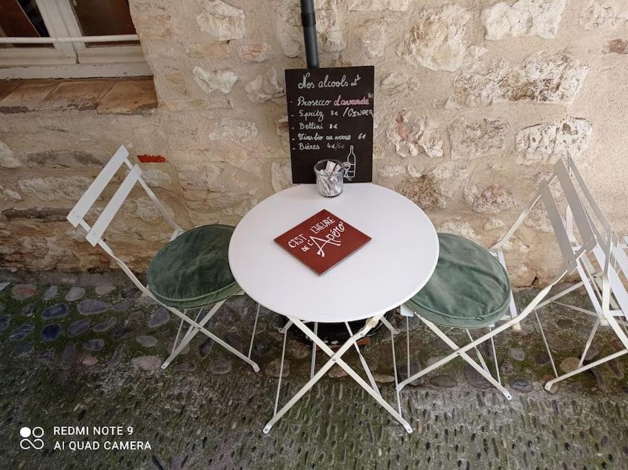 Chambre Atypique Dans Cafe Healthy Saint Paul de Vence Exterior photo